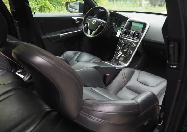 Volvo XC 60 cena 59900 przebieg: 237400, rok produkcji 2015 z Sanok małe 742